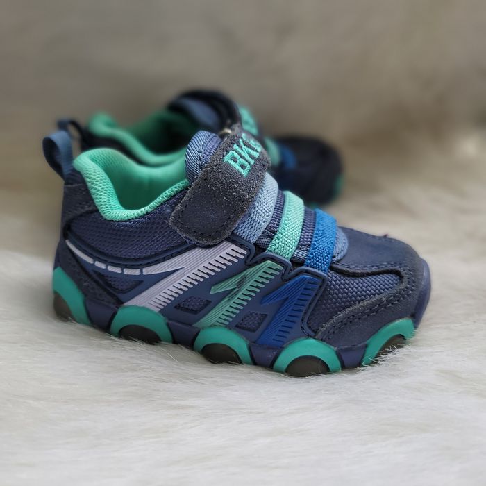 Кроссовки для девочки и мальчика(для двойняшек)