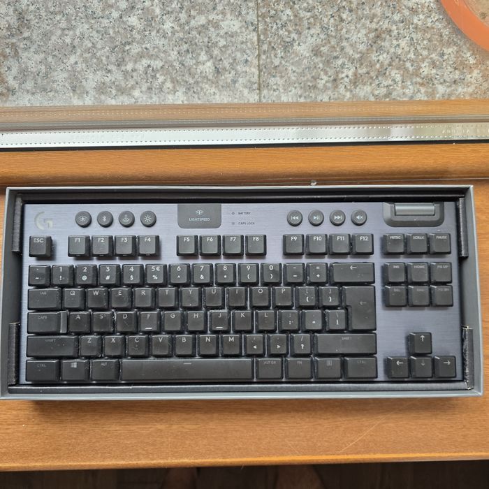 Tastatura Logitach G915 TKL