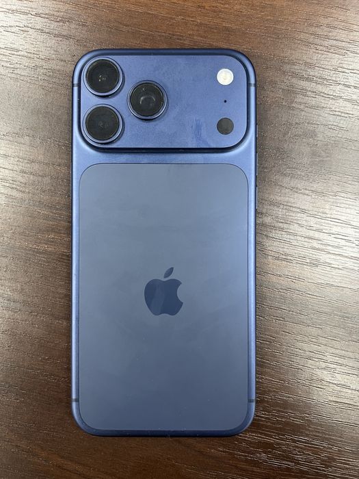 Продам Iphone 17 pro max