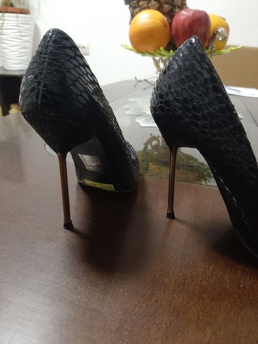 Елегантни обувки на ток