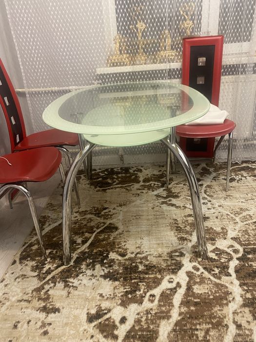 Стол стеклянный продам