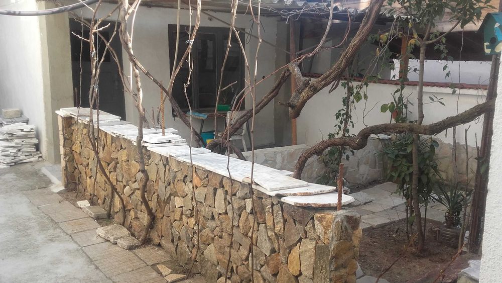 Етаж от къща в град Сандански с двор, механа, гараж и летна кухня