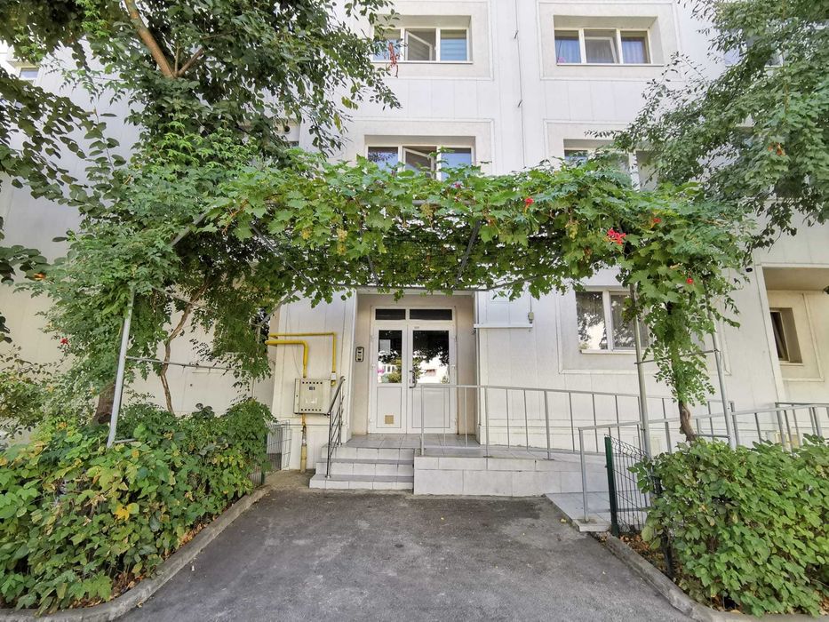 Vand apartament 2 camere Decomandat- Lapus