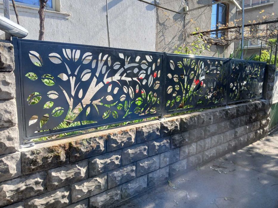 Метални врати и огради