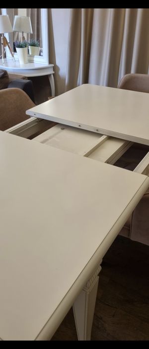 Трапезна маса - слонова кост