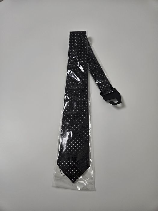 Cravată premium NOUĂ
Pretul de achiziție este in fotografii.

Nu se