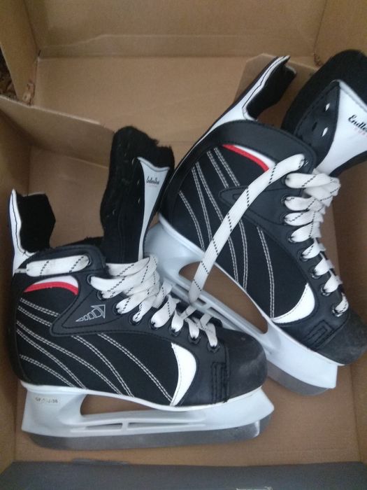 Коньки хоккейные