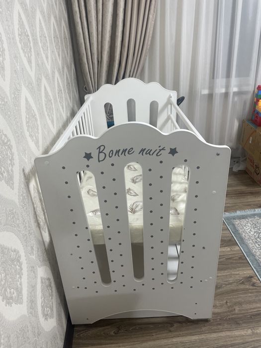 Детский кровать.