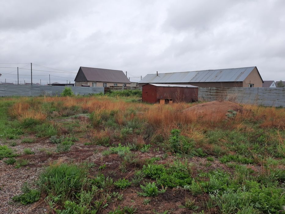 Земельный участок с постройкой