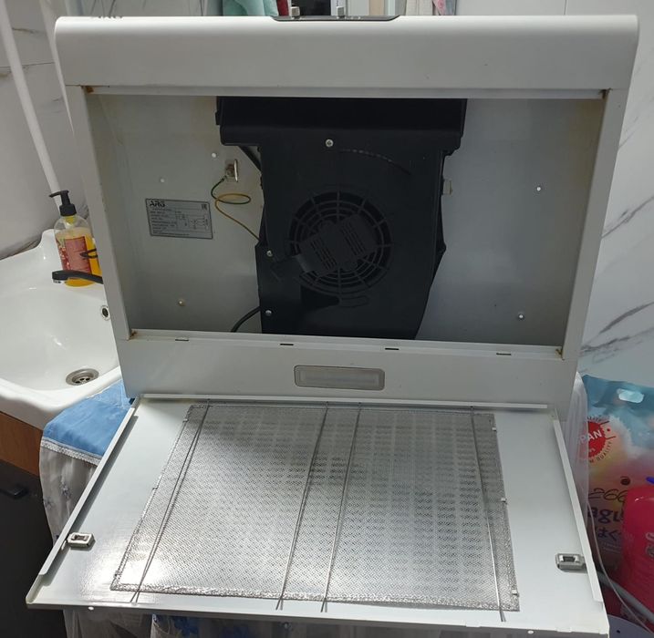 Продам кухонную вытяжку