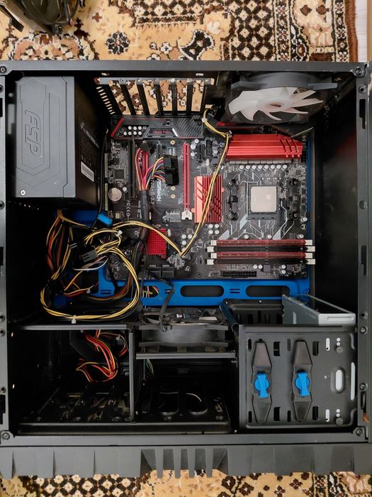 Бюджетен компютър / Части за компютър (AMD FX-4300, MSI 970 AM3+, 8GB RAM, 650W БП + Кутия)