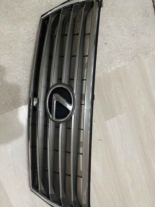 Продам решетку Лексус 570 оригинал