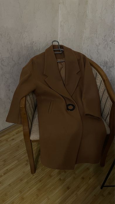 Продается бежевое пальто