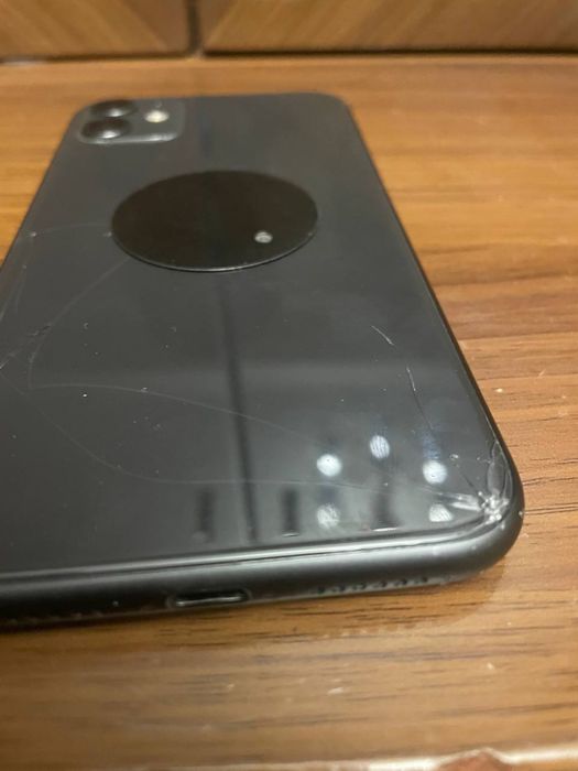 Айфон 11 в черном