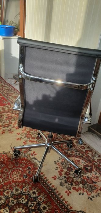 Кресло офисное фирменное