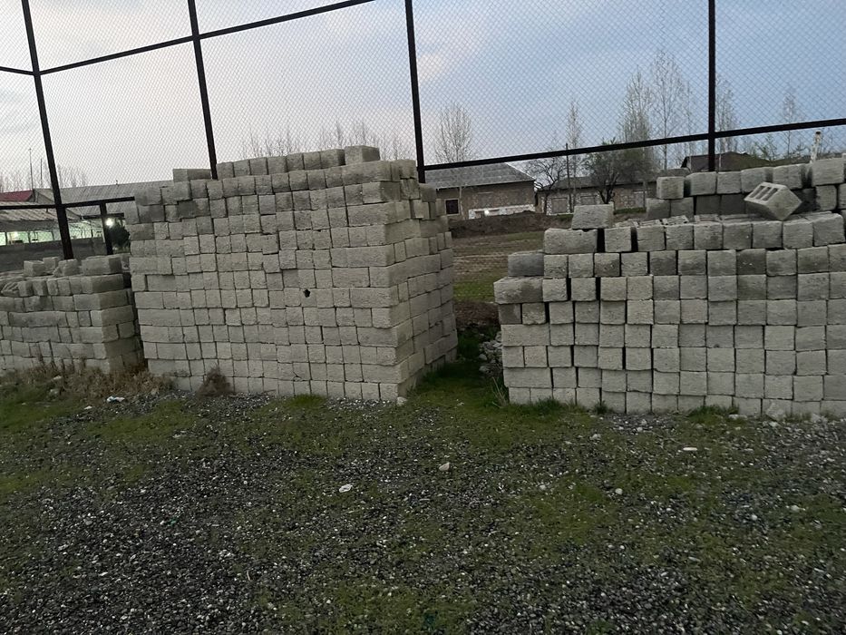 Shlaka blok sotiladi, 2,500 sum.
