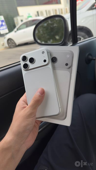 iPhone 17 pro max silver