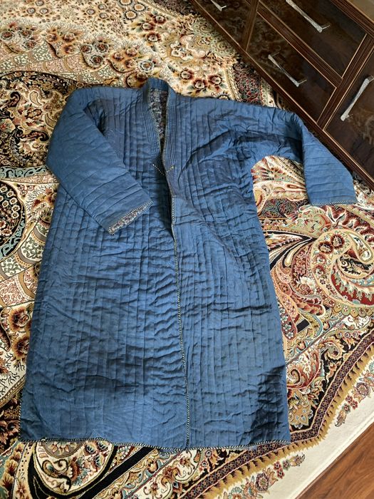 Чупан тўн велюр бекасам янги холатда. Чапан велюр теплый и бекасам.