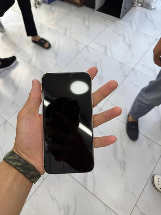 iphone 11 White.