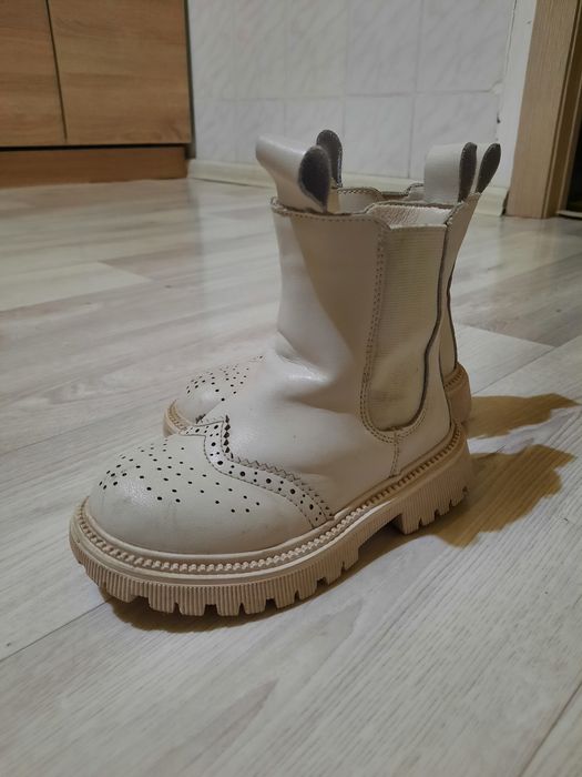 Продам демисезонные ботинки девочк