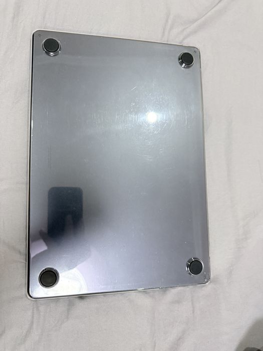 Mac book Air 15 inch m3 8/512