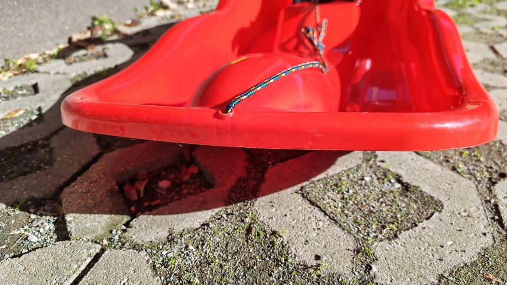 Шейна червена - като нова.