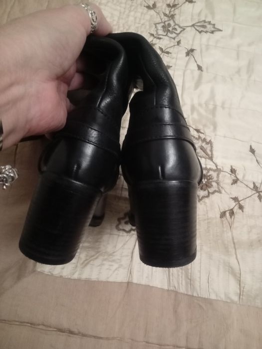 Кожанные сапоги Versace.