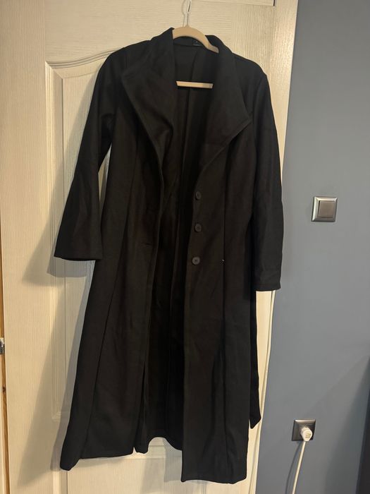 Чисто ново черно палто
