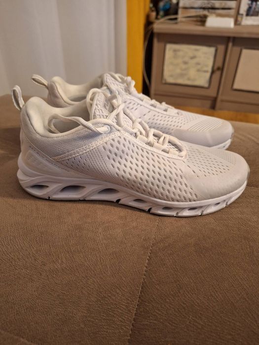 Дамски маратонки 37