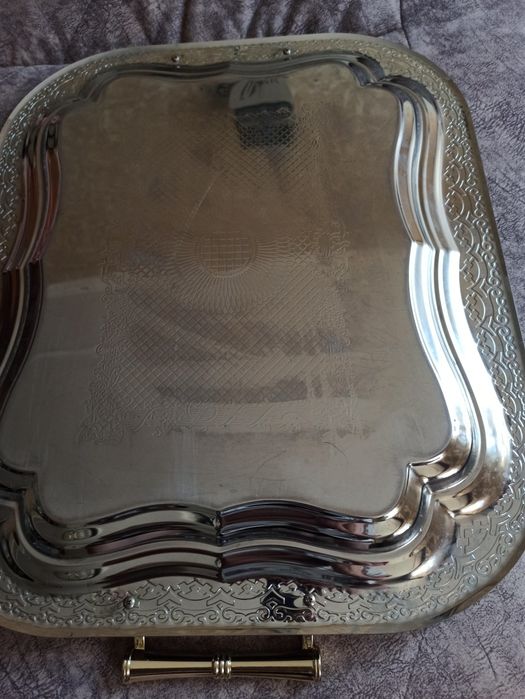 Продам поднос большой