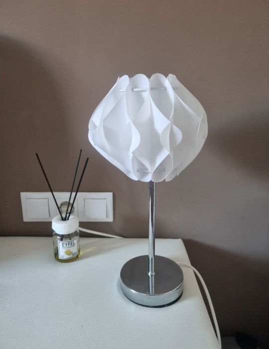 Lampă noptieră albă