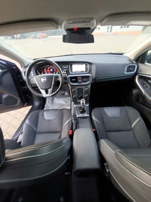 Volvo V40  1.6 diesel/ înmatriculat  24.07.2026/