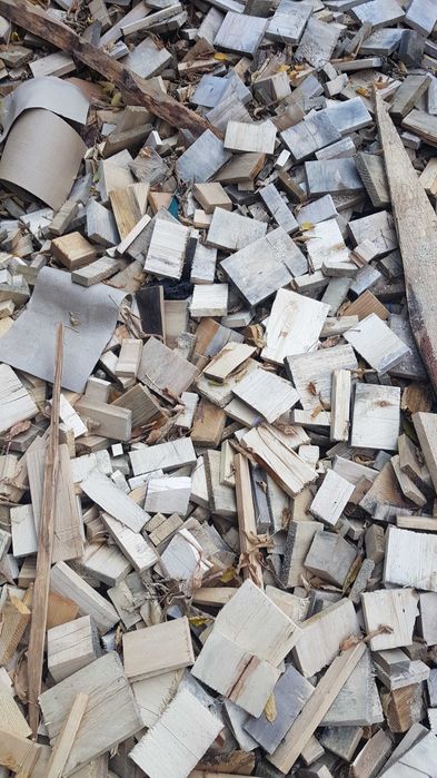 Дрова и уголь в мешках