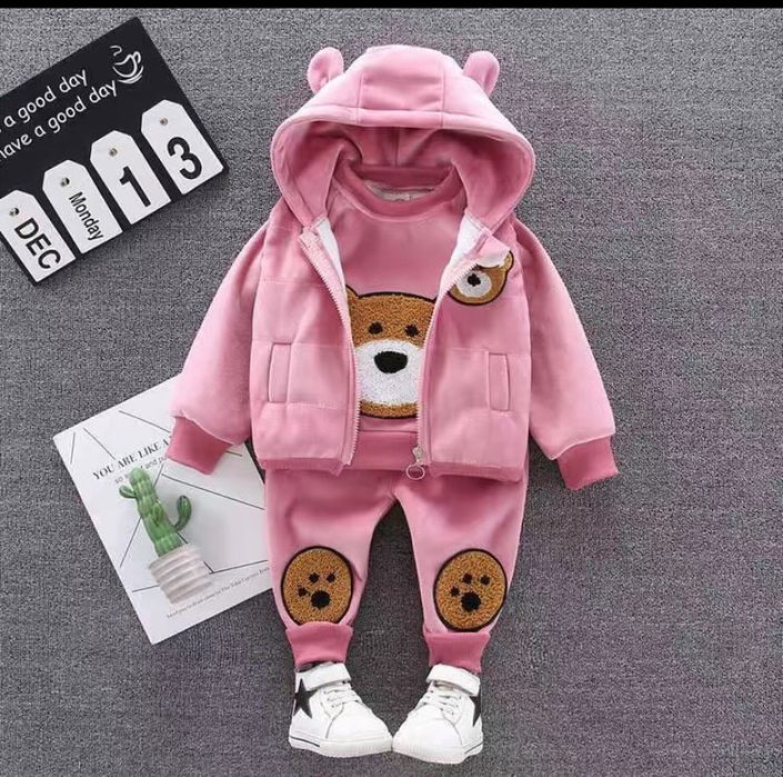 Продам новый детский костюм