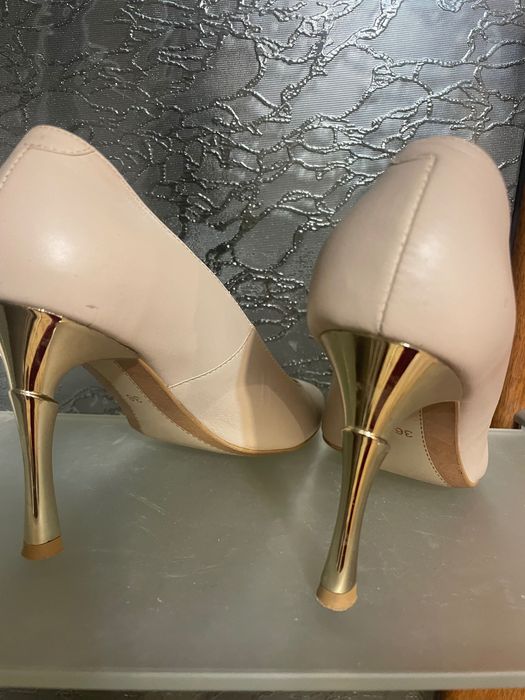 Vând Pantofi toc 36 piele naturală comozi