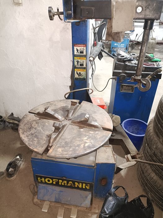 Продам шиномонтажные разбортовочный станок в хорошем состоянии