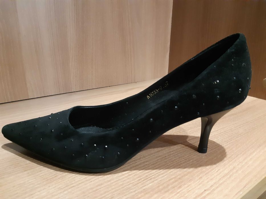 Продам замшевые туфли 37 размер