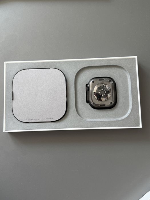 Apple Watch Ultra 2 49mm Black Titanium Black Ocean Band