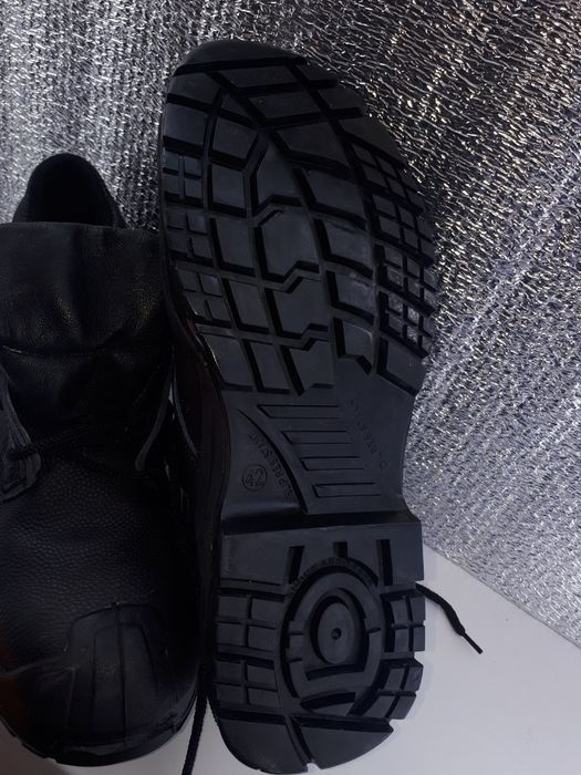 Продам рабочие ботинки 42р.