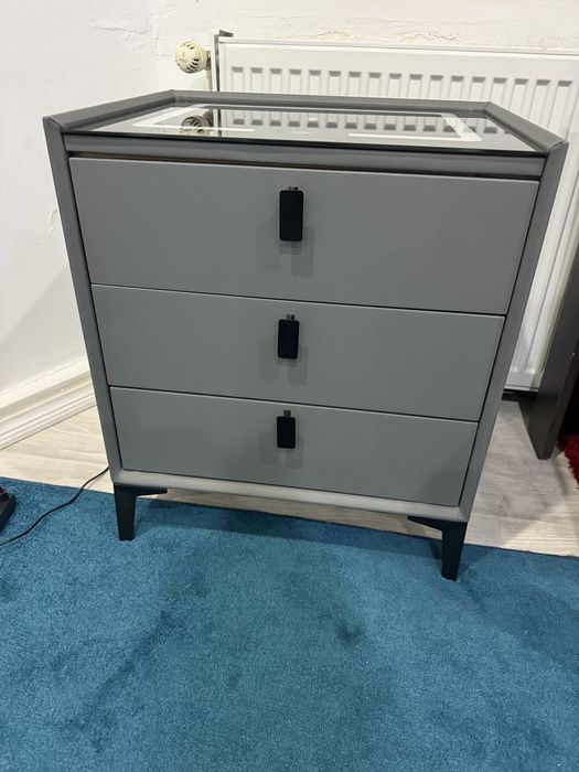 Vand noptiera cu incarcare,boxe care de conecteaza la bluetooth+lumini