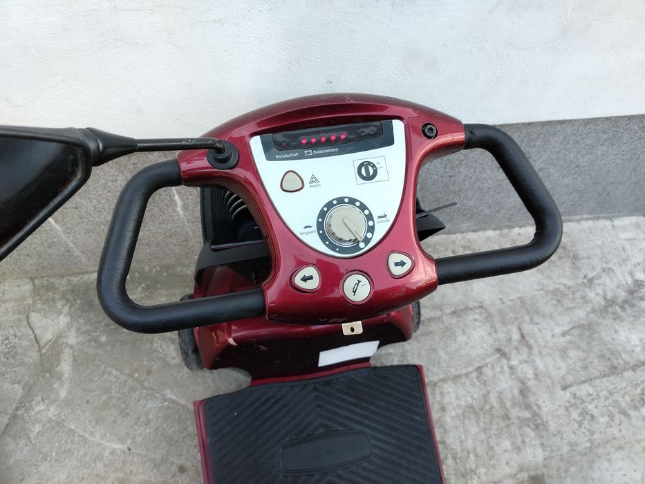 Cărucior scuter electric persoane cu dizabilități