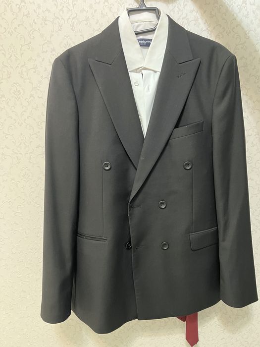 Черный костюм