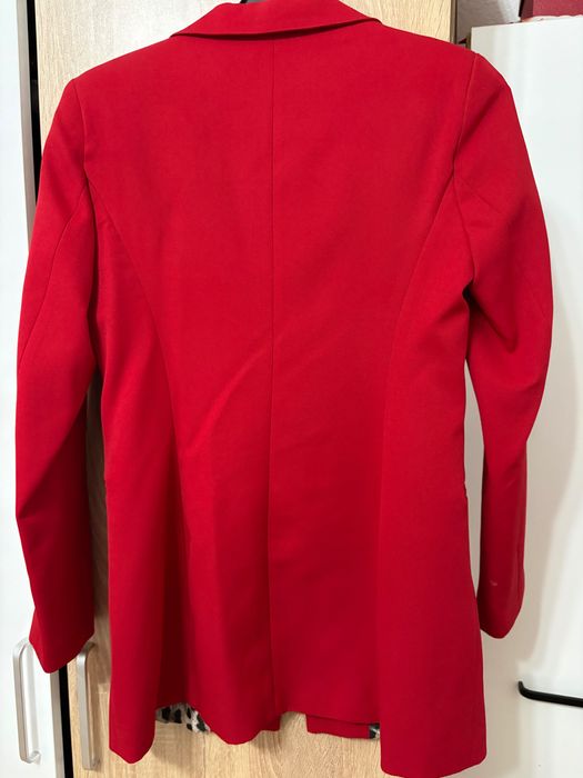 Червено официално сако