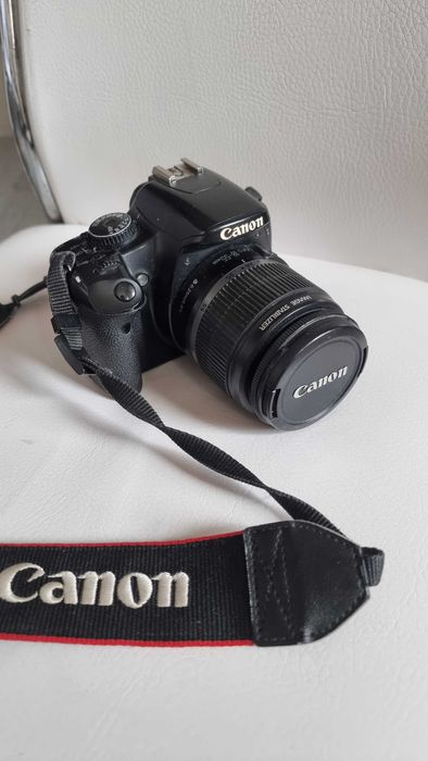 Фотоапарат Canon EOS 450D с три батерии