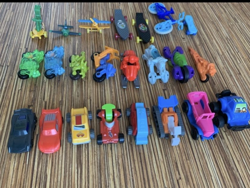 Киндер игрушки по 150 тг