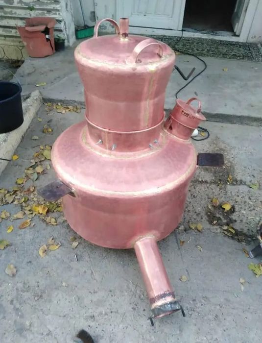 Vând un cazan de făcut țuică la capacitatea de 120 l cu toate accesori