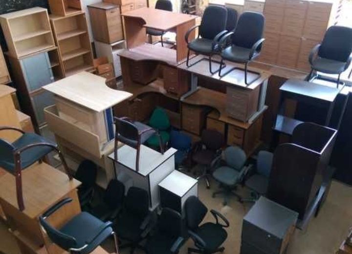Распродажа офисной мебели шкафы, столы, стулья, Тумбы,кресла и много в