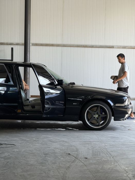 BMW E34 1995 M54B30 в бодром состоянии! Готова к новым приключениям!