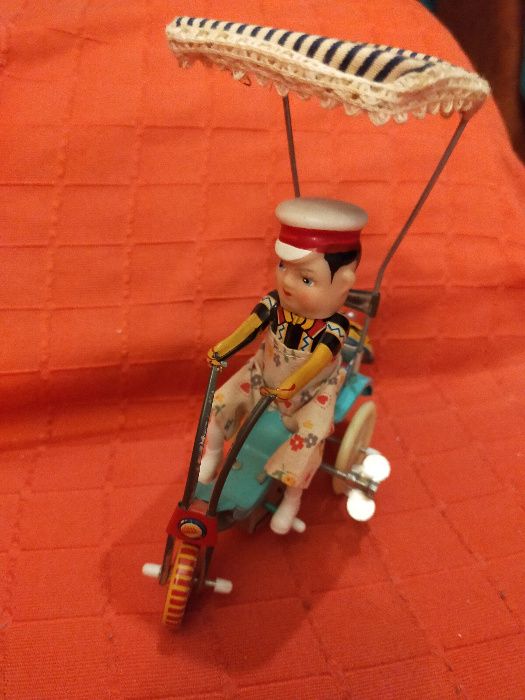 Jucarie chinezeasca Vanzator pe tricicleta, de colectie, anii '70-80