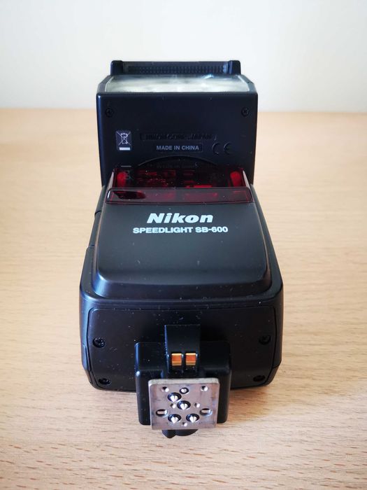 Вспышка Nikon SB600